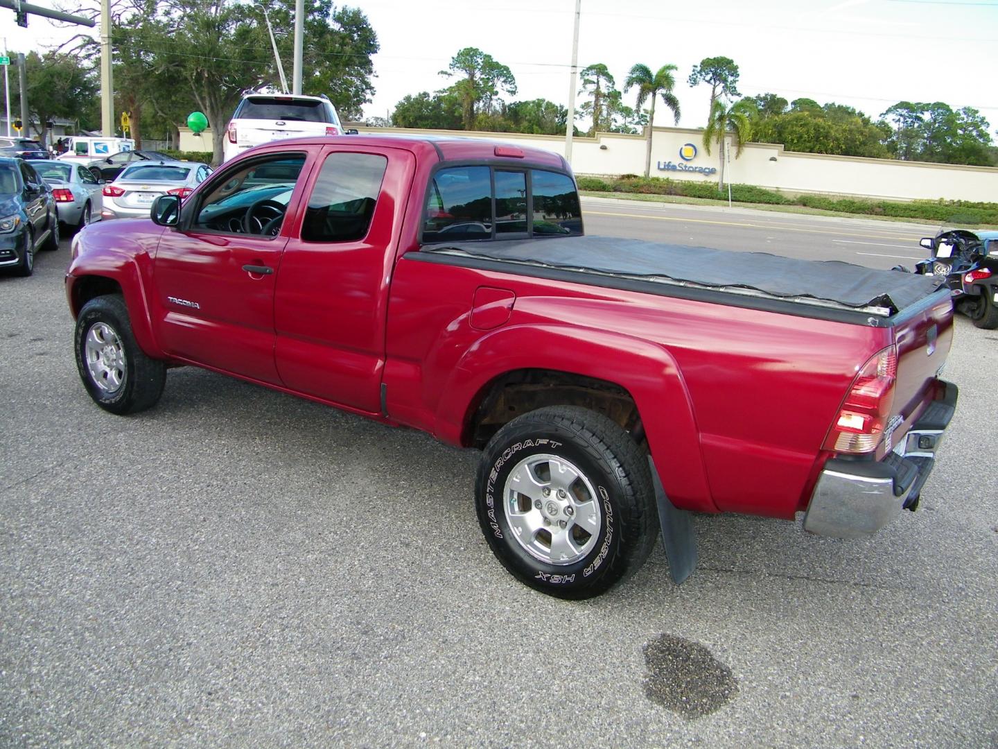 2007 Maroon /Grey Toyota Tacoma PreRunner Access Cab V6 2WD (5TETU62N87Z) with an 4.0L V6 DOHC 24V engine, Automatic transmission, located at 4000 Bee Ridge Road, Sarasota, FL, 34233, (941) 926-0300, 27.298664, -82.489151 - Photo#3